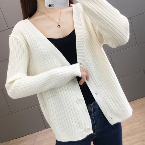 Neiman Marcus Sweaters - Vintage Neiman Marcus White Oversized Cardigan